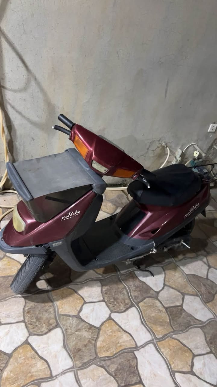 للبيع: ماطور ذبانه ياماها (JOG) ياباني أصلي 🛵🔥

• المحرك: ياباني بلاد، سحب ورشة عالية، محرك ناعم وجاهز للركوب مباشرة.

• البنزين: اقتصادية جداً وممتازة للدوام والمشاوير اليومية.

• المميزات: سلة أمريكية بلاد للأغراض، بريكات وتارات ممتازة.

دراجة جاهزة للروحة والرجعة وما تحتاج أي مصاريف.

موقع :- كركوك

📱 للتواصل وتساب او اتصل: ***********
