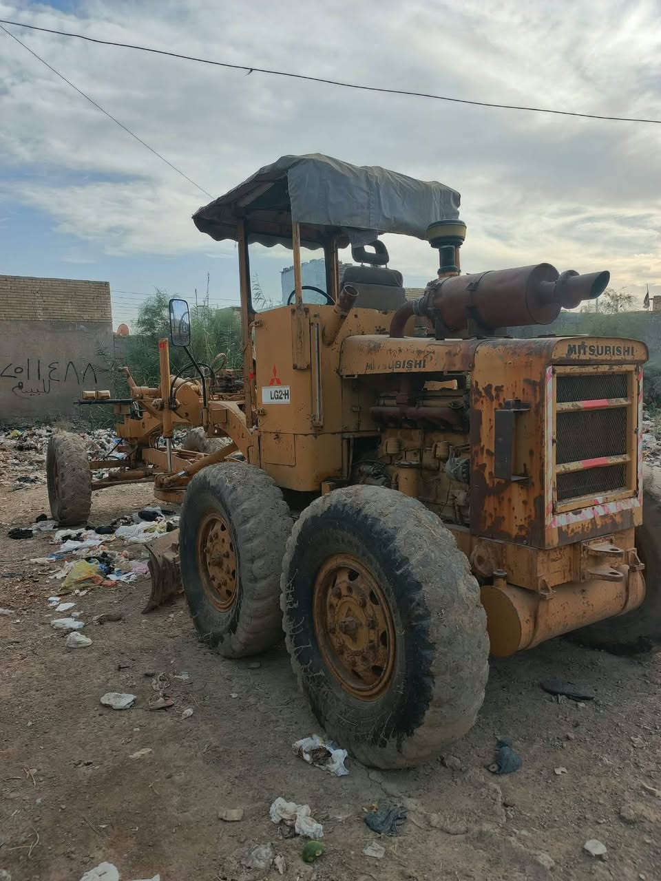 سلام عليكم كريدر  مسيوبيشي  ١٩٨٥ نضيف لا بيع سعر ١٣مليون  وبيها  مجال  العنوان بغداد رقم موبايل ***********
