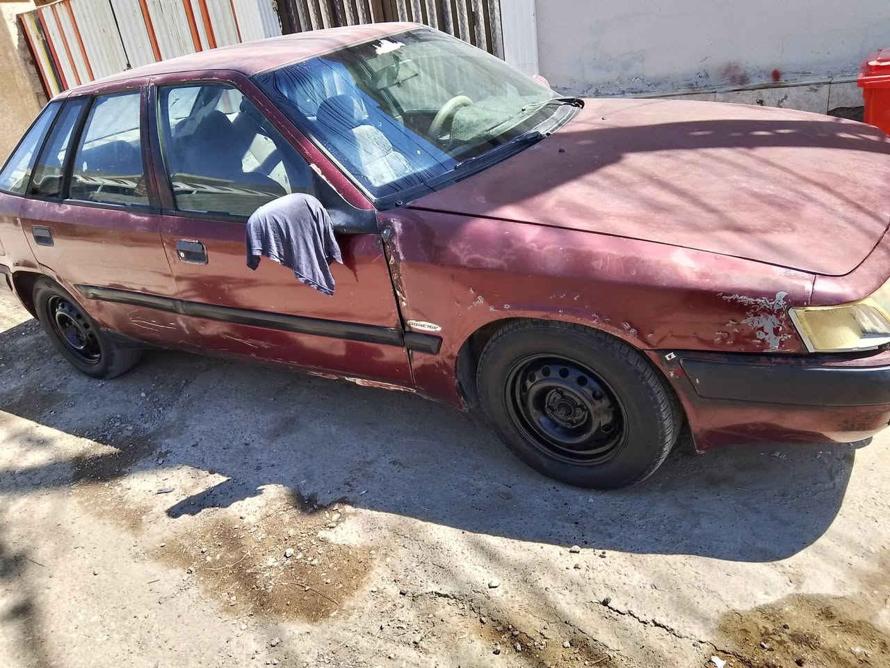 سياره للبيع اسبرو موديل 95 محرك كير زينات بدون ضربه ولا صبغ بيها نواقص قليله تحويل مباشر السعر 13ورقه هذا رقمي *********** محرك مفتوح كير عادي

