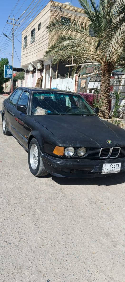 بي ام دبليو ... موديل ٩٢ نظيفه وتحتاج تلحيظات بسيطه ... والسعر ١٩ وبيه مجال 
***********
