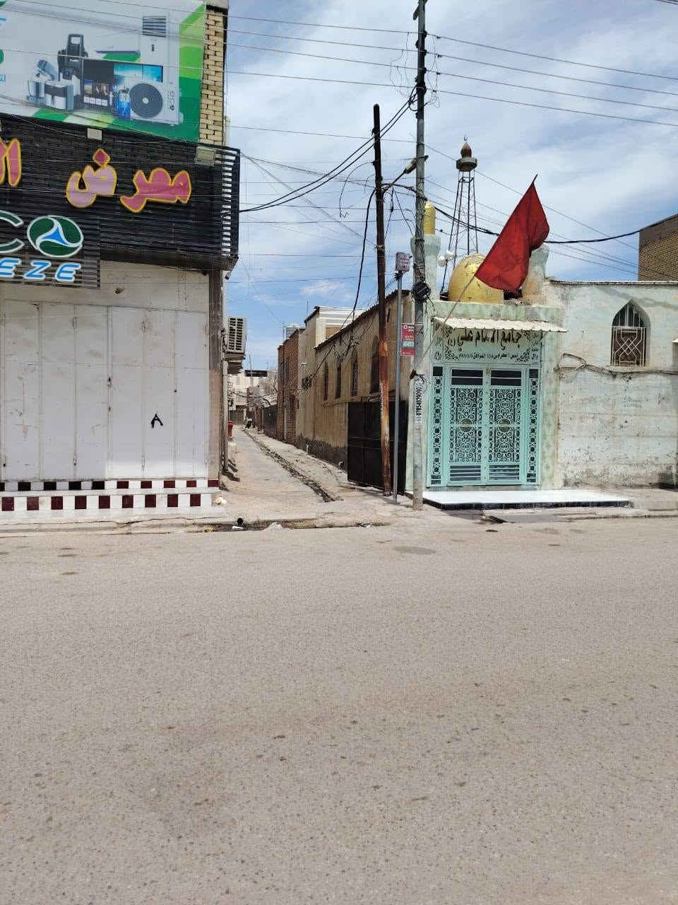 السلام عليكم 

بيت للبيع _  الشعله _قرب جامع الامام علي 

مساحه البيت _ 105 متر 

البيت قديم يعتبر قطعه 

للاستفسار الاتصال على الرقم ***********

تابع الصفحة لتصلك جميع العروض

مستعدون لعرض وتسويق عقاراتكم ماعليكم سوئ أرسال التفاصيل علئ الخاص
