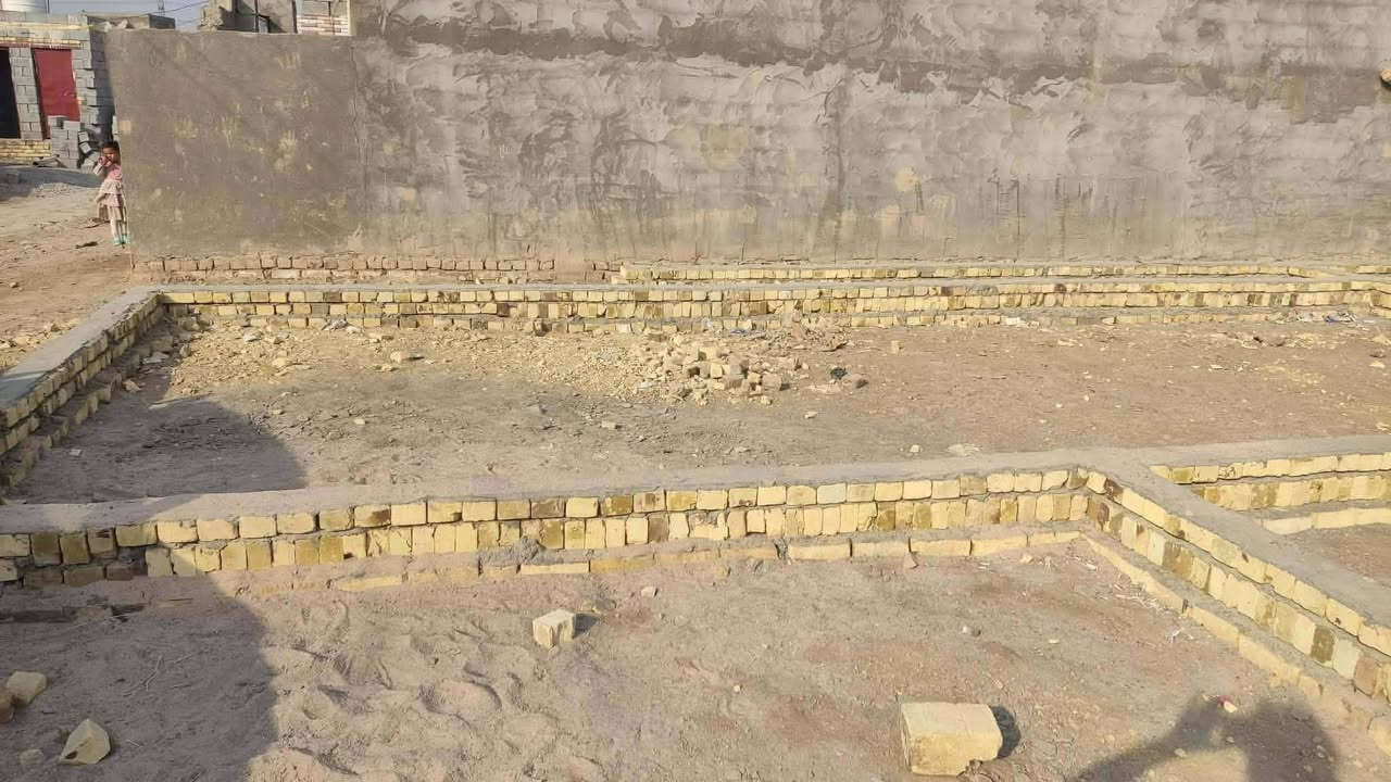 اقطعه اللبيع  280م ماء او كهرباء او سحب  موجوده  مدرسه بتدائيه  تبعد عنهاا 100م قطعه زرعي  بتلو كامل  موقعهاا النصار قرب  مدرسه الجواد  ***********
