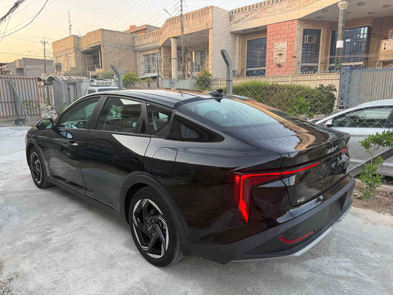 كيا K4 موديل 2025 EX دخول جديد حره محرك 2000 دوش منفيست بأسمي حادث موضح بالصور بدون دواخل ايرباك برده فقط ماشيه 7 الاف بعدها زيرو غرفه السياره لون رصاصي
مواصفاتها ( شاشه كبيره متصله كاربلي _ بصمه _ تشغيل عن بعد _ تدفئه بالكشنات وبالستيرن _ رادارات امامي وخلفي وجانبي _ شحن لاسلكي _ هاند بريدك دگمه _ فول تحكمات بالستيرن _ كاميرا خلفيه دواره _ قياده ذاتيه _ تنبيه الخروج من المسار _ اوتو هولد _ درايڤ مود _ وباقي المواصفات المعروفه ) 
(((للبيع فقط على هذا الوضع بدون لوحات)))
السعر : 134$ وبيها مجال 
العنوان : بغداد 
*********** بغداد, العراق
