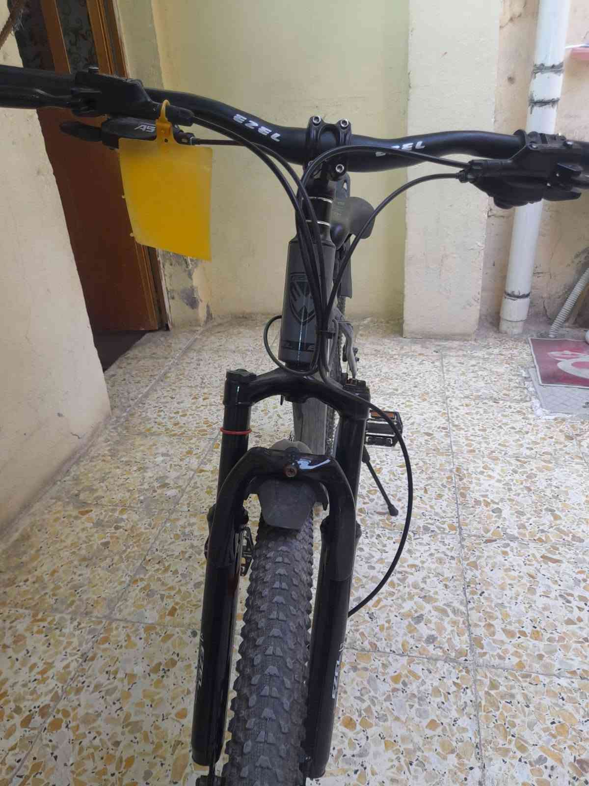 🚲 بايسكل جبلي للبيع 🚲
بايسكل جبلي حجم 27 إنج، ألمنيوم بالكامل حتى الصينية ألمنيوم.

🔹 بريكات دسكات هيدروليك لمس
🔹 الوايرات دفن
🔹 البطيخة ألمنيوم
🔹 خفيف ومرتب وشكله بسيط وحلو
🔹 مناسب للشارع والطلعات

💰 السعر 170 ألف
🤝 قابل للتفاوض ويا الجاد

📩 للاستفسار والتفاصيل راسلني خاص.
