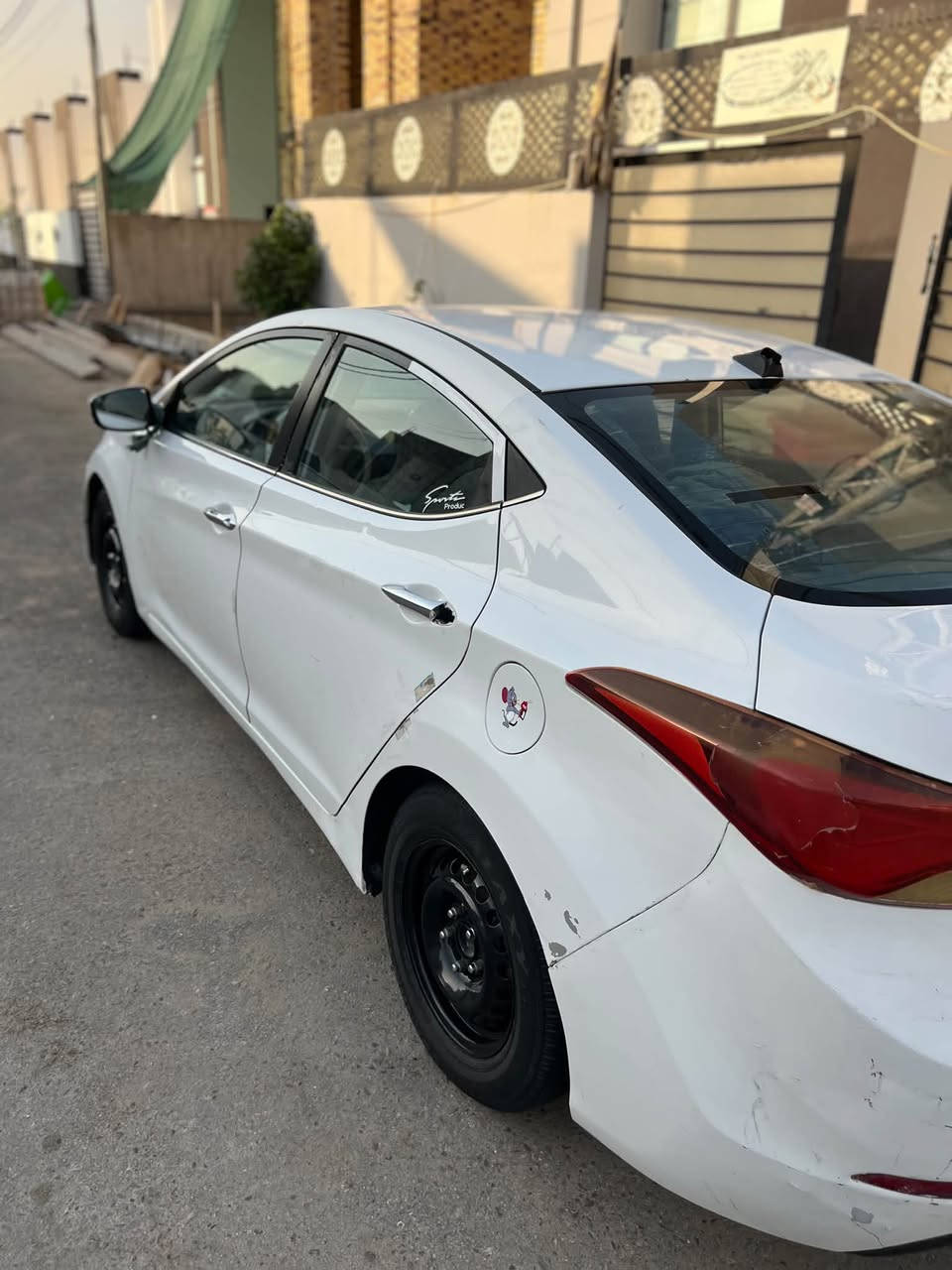 للبيع انترا 16خليجي ضرره 3قطع بدون دواخل السعر 100وبيه مجال كير مكينه ستوني شادهن بجيس تبريد شغال تدفه كهربائيات كامله سياره مال جناي تواصل موجود عل رقم ***********@إشارة
