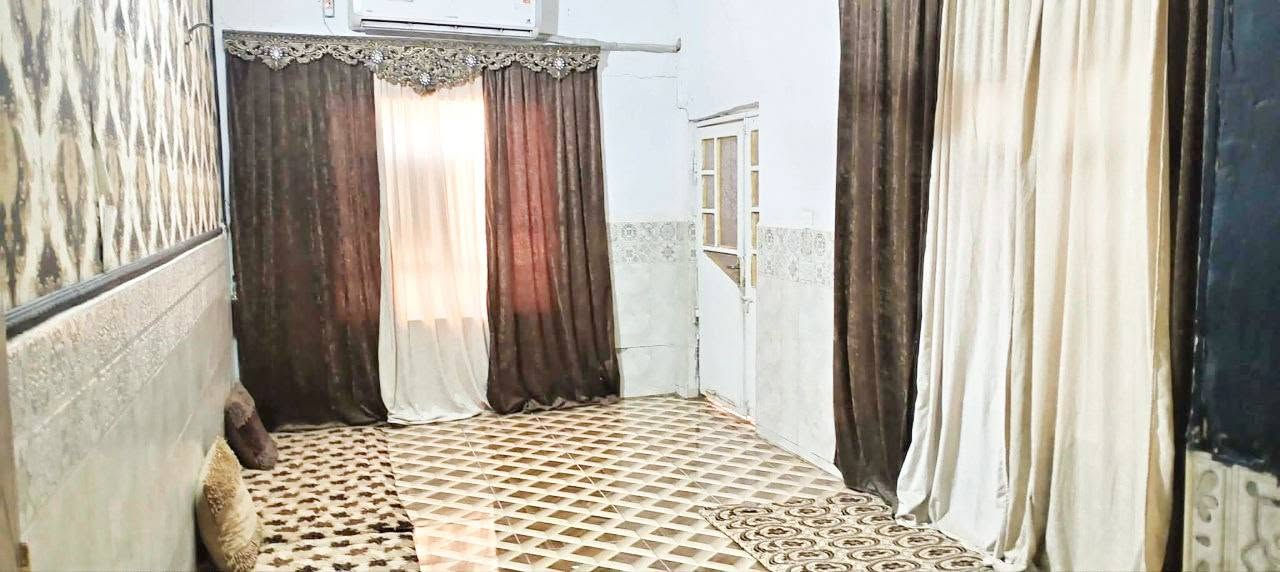 بيت للبيع المساحه 100متر طابق ونص متكون من استقبال وصاله ومطبخ وغرفه نوم جوه وفوك غرفه نوم وصاله كلش كبيره وصحيات داخلية وخارجية
الموقع خلف مدرسة امل الاجيال الشارع التبليط الفرع المقابيل المولده
للاستفسار خاص او على الرقم***********

