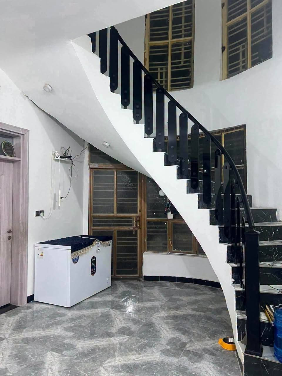 � للبيع – منزل في حي الجامعة 🏡

🔹 الموقع: حي الجامعة قرب مجمع حيدر حجي هندي
🔹 المساحة: 200 متر مربع زراعي سند 25
🔹 يتكون من:
✅ غرفتين نظام سويت
✅ صالة
✅ استقبال واسع

الاستفسار ***********
*********** 
 او مراجعة مكتب كربلاء للعقار والمقاولات العامه الجزائر شارع المطاعم قرب صيدليه عالم الدواء إذ ارت بيع عقار او بناء أو ترميم ما عليك فقط مراسلتنا 
المطور العقاري
