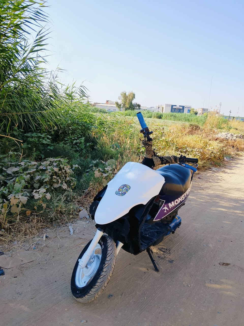 نحل البيع دراجه نظيفه معمره تعمير بشرط سعرها 180 بمجال ***********
