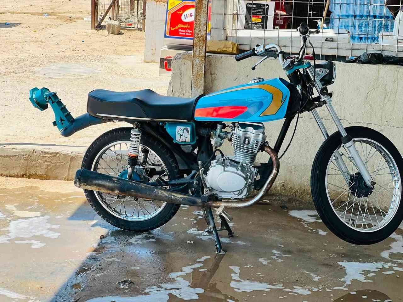 السلام عليكم دراجه للبيع موديل 11 وراق  سعر 500 وبيع محال ومراوس حسب القناعه مكاني الجفل ملاحضه الدراجه تعمير 26. ***********
