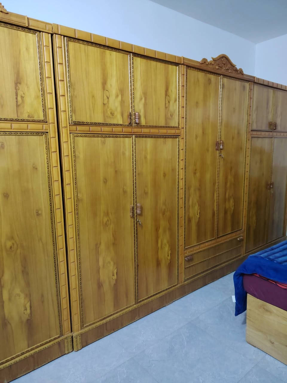 غرفه نوم ام ال٦ أبواب جديده مثل ماواضح بالصور تسكام للبيع للاستفسار الاتصال على الرقم ***********
موجوده بالديوانيه بحي العسكري
