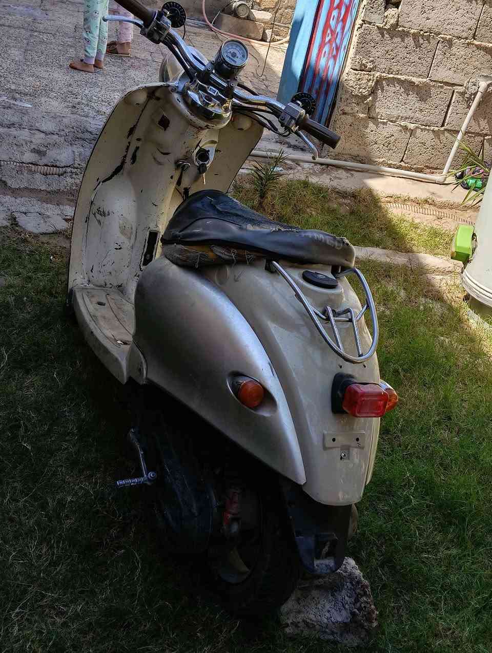 دراجه عبد الحليم للبيع
سعر 175 وبيها مجال حك جيه مكانها حي نداء 
دراجه شغاله شرط نقصها فقط باتري سلف كهربايات شغاله 
متواجد خاص او ع وتساب ***********
