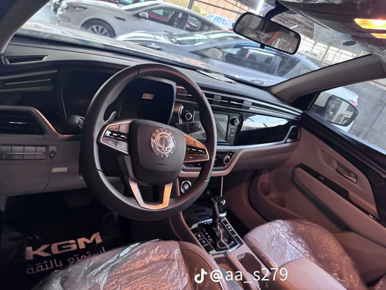 KORANDO 2025 🚘
سانغ يونغ كوراندو
🇰🇷 صناعة كورية | وارد حديث
✨ المواصفات:
• موديل 2025
• محرك 1.5 تيربو
• 4 سلندر
• قوة 163 حصان
• قير أوتوماتيك 6 سرعات
• دفع أمامي
• حساسات أمامية وخلفية
• إضاءة LED
• روف ريل
• داخلية جديدة ومغلفة
• لون أبيض لؤلؤي 🤍
• سيارة صفر كيلو متر 
💰 السعر: 230$ مع لوحات 
215$ $بدون 
***********
***********
