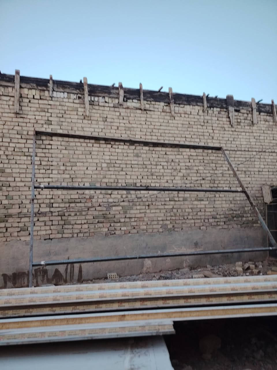 للبيع سندويج عشر قطع خمسة طول سته وخمسه طول ١٢
متر  وياهن شخاطات للبيع رقمي ***********
