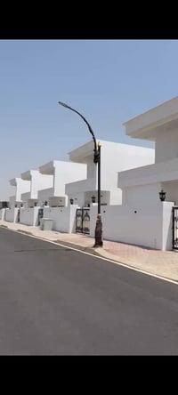 الديوم مجمع الناصر • ٢٠٠م • طابق ونص
