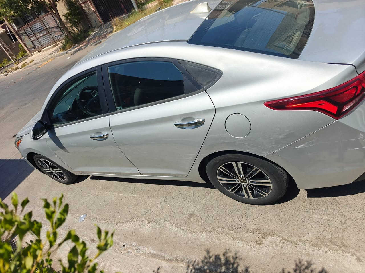 سلام عليكم 
اكسنت 2019 وراد امريكي للبيع 
محرك وكير كفالة ممفتوح 
الصدر مال السيارة جيد
ويل كب عدد 4 
حادث السيارة خلي وبيهة تعديل براس الشاصي الخلفي اليمين مع طخة بالعراق امامية مواصلة للبدنة 
علما تم تعمير السيارة قبل شهرين 
الملاحظات 
البنيد مصبوغ 
الجاملغ الامامي عكس السايق مبدل 
البابين + الجاملغ الخلفي عكس السايق مصبوغ 
الصندوك + الدعامية الخلفية مصبوغ
الصفحة جهة السائق بيهة ملاحظات وشخوط وبارد بدون صبغ 
القمارة بلادي 
.
السيارة ماشية 55 الف مييل 
السنوية ورقم انكليزي وهزة جديدة 
شاشة اندرويد 
.
السعر 87 ورقة 
مكان السيارة 
البنوك 
للتواصل 
***********
