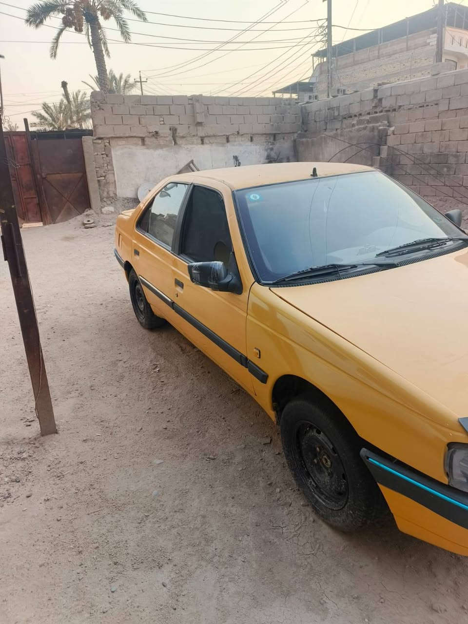 بيجو ٤٠٥ اجره مديل ١٦ لبيع رقم انكليزي مكينه وكير خير من الله السعر ٣٥وبيهه مجالوهذه رقمي***********
