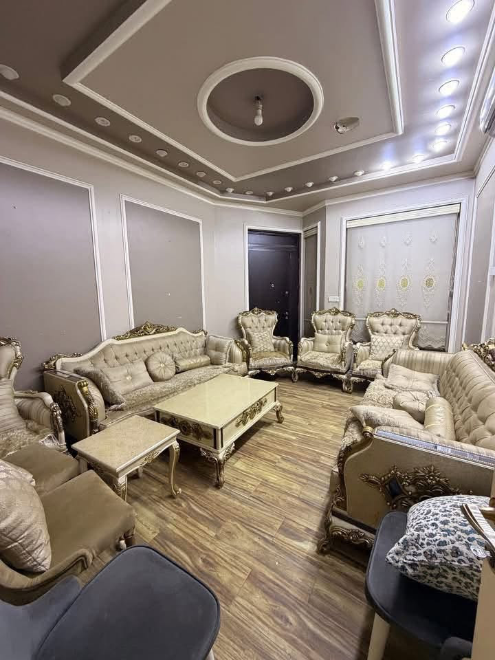 🏡 للإيجار في #السيدية
━━━━━━━━━━━━━━

✨ بيت طابق أرضي مؤثث بالكامل، بموقع مميز على شارع عرض 20م.

🔹 يحتوي على:
• غرفتين نوم
• صالة
• مطبخ
• خدمات
• كراج

💰 السعر:
• مليون وربع شهرياً، شهر بشهر.
• مليون و150 ألف شهرياً، عند الدفع كل 3 أشهر — قفل.

━━━━━━━━━━━━━━

📞 للاستفسار: ***********

🏢 مكتب حلم عقاري للاستثمار العقاري

📍 موقع المكتب: السيدية الضباط شارع الكويتي

يتوفر لدينا عروض أخرى بمختلف الأسعار والمساحات والمواقع.
━━━━━━━━━━━━━━
#مكتب_حلم_عقاري #عقارات_السيدية #بيوت_للإيجار
