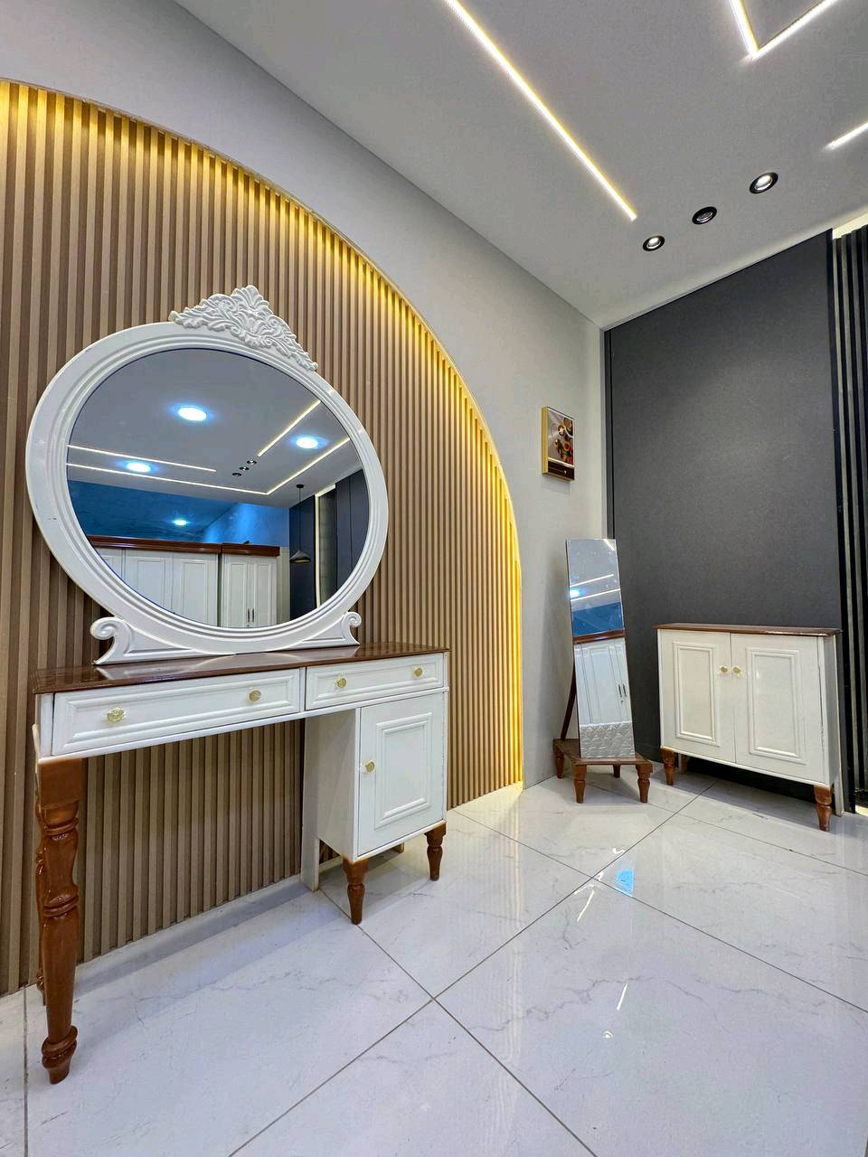 حصرياً موديل ميلانو 💢   

السعر مليون و100 الف دينار فقط 😍

غرفه نجاره عراقي شغل قتصاديه 🛌

متكونه من 10 قطع مميزه 

الكنتور ارتفاع 240 طول 320 

مع الزاويه مجموع الطول 4 امتار 

السمك الخارجي للغرفه 5 ملم انديف

والسمك الداخلي 3 ملم معاكس ابيض

مع مرايه قيافه وطابوريه  🎁 

سعر الشازلون الخزان 75 الف 

سعر الشازلون المقعد 50 الف

متوفر توصيل وشد داخل بغداد 😊

متوفر توصيل وشد لكافة محافضات العراق 🇮🇶