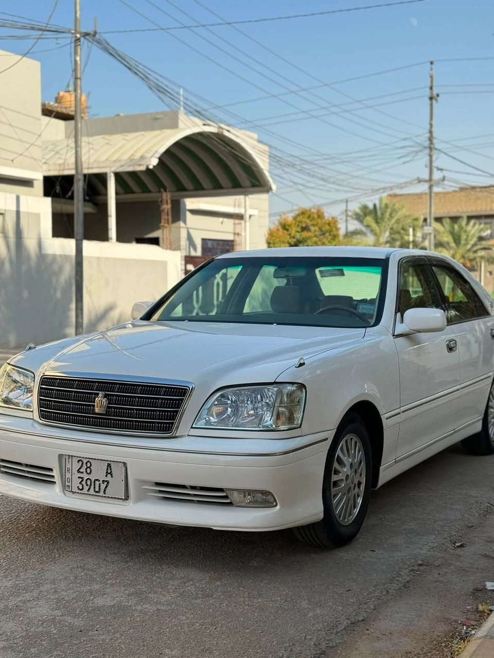 السلام عليكم
ملكة كراون موديل 2000 
ماشية 175 
رقم نجف 
قرار 102
بأسمي تحويل ثاني يوم
السياره تحويرة عارف العيساوي نجف
صارف عليها 12 مليون 
السعر 145 
مكاني نجف
سياره ماعيزه اي شيء 
***********
