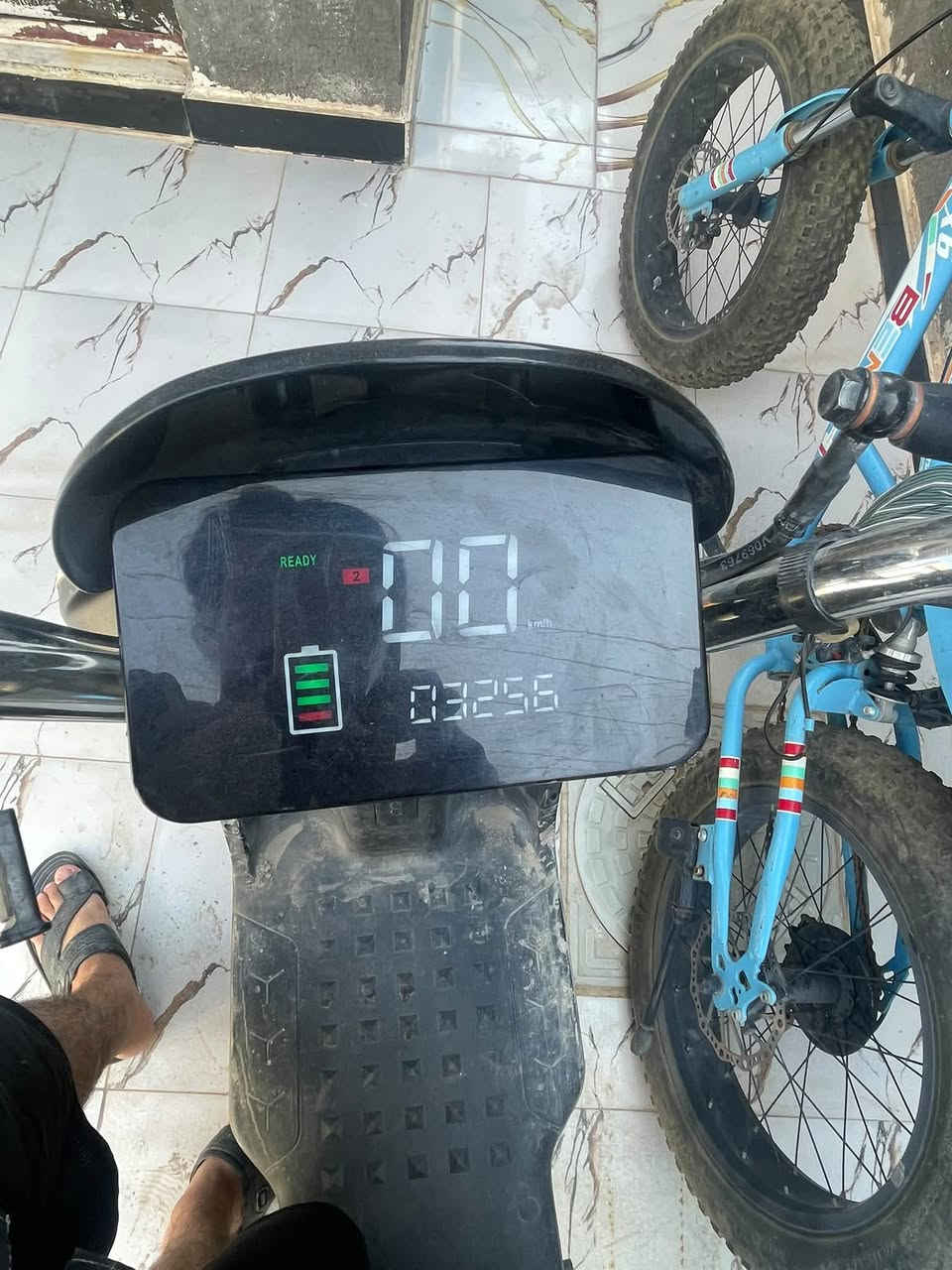 دراجه شحن الريان للبيع اربع بطاريات كهربائيات كلها شغاله بعدها جديده بصمتين وسويجين وياها لايت عالي ناصي مكاني بغداد سبع البور 
واتساب ***********
