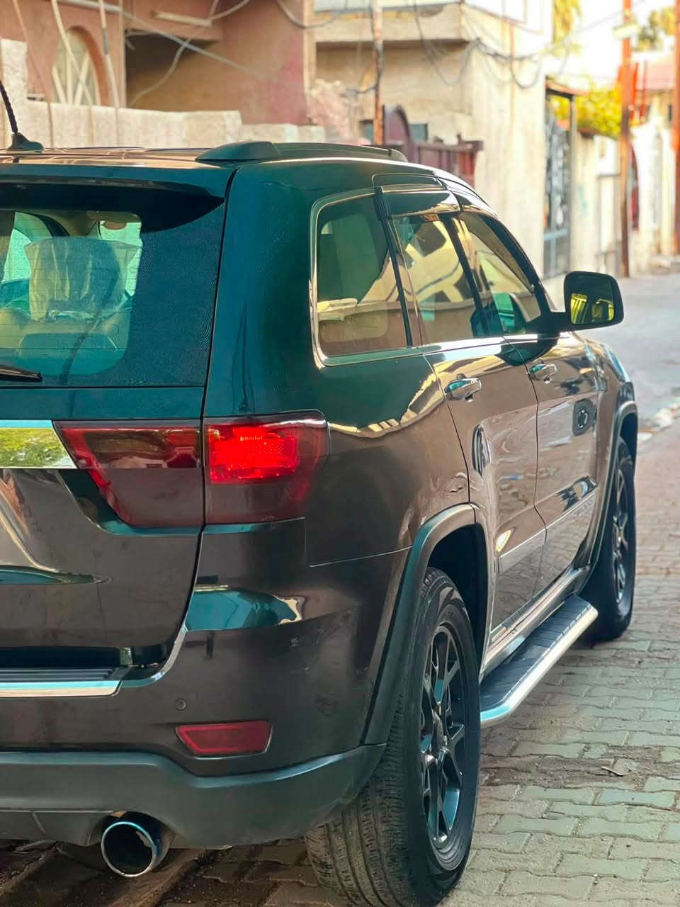 للبيع | Jeep Grand Cherokee Limited 2013 خليجي 🇮🇶

✨ لاريدو  Limited فل مواصفات
🚙 دبل (4×4)
📍 خليجي
📊 الممشى: 140 ألف كم فقط

المواصفات:

* بصمة تشغيل
* سقف بانوراما
* تدفئة للمقاعد الأمامية والخلفيه
* تدفئة للمقود (ستيرن)
* 4 وسائد هوائية (Airbags)
* حساسات أمامية وخلفية
* جنطة كهرباء
* دواسات جانبية
* إنارة LED

حالة السيارة:
✅ المكينة مكفولة
✅ الكير مكفول
✅ الهيكل بدون صبغ (يوجد فقط أماكن بارد حسب تقرير الفحص)
✅ تقرير فحص موجود
✅ السيارة نظيفة جداً وجاهزة للاستخدام

ملاحظة:

* الفورويل (4×4) ملغي.
* يوجد نقص بحجرات الصالنصة فقط.

💰 السعر: 17,000 دولار قابل للتفاوض بالمعقول بعد المعاينة.

للاستفسار والمشاهدة يرجى التواصل على الخاص أو الاتصال
***********
