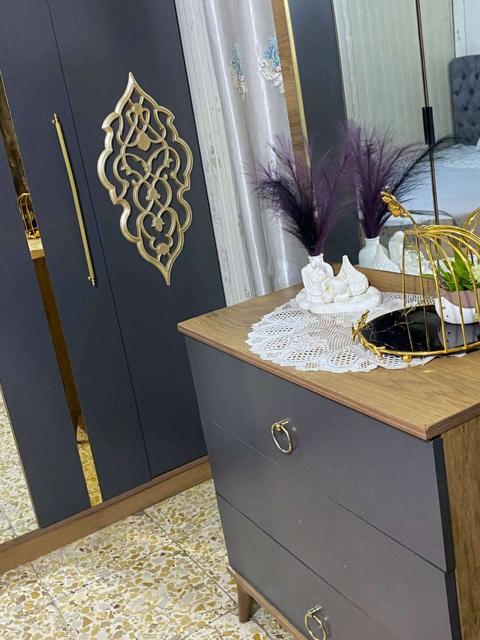 سلام عليكم غرفه تركيا للبيع 5 قطع السعر 550 بيها مجال اي ضرر مابيها رقم الهاتف *********** العنوان بغداد الشعب
