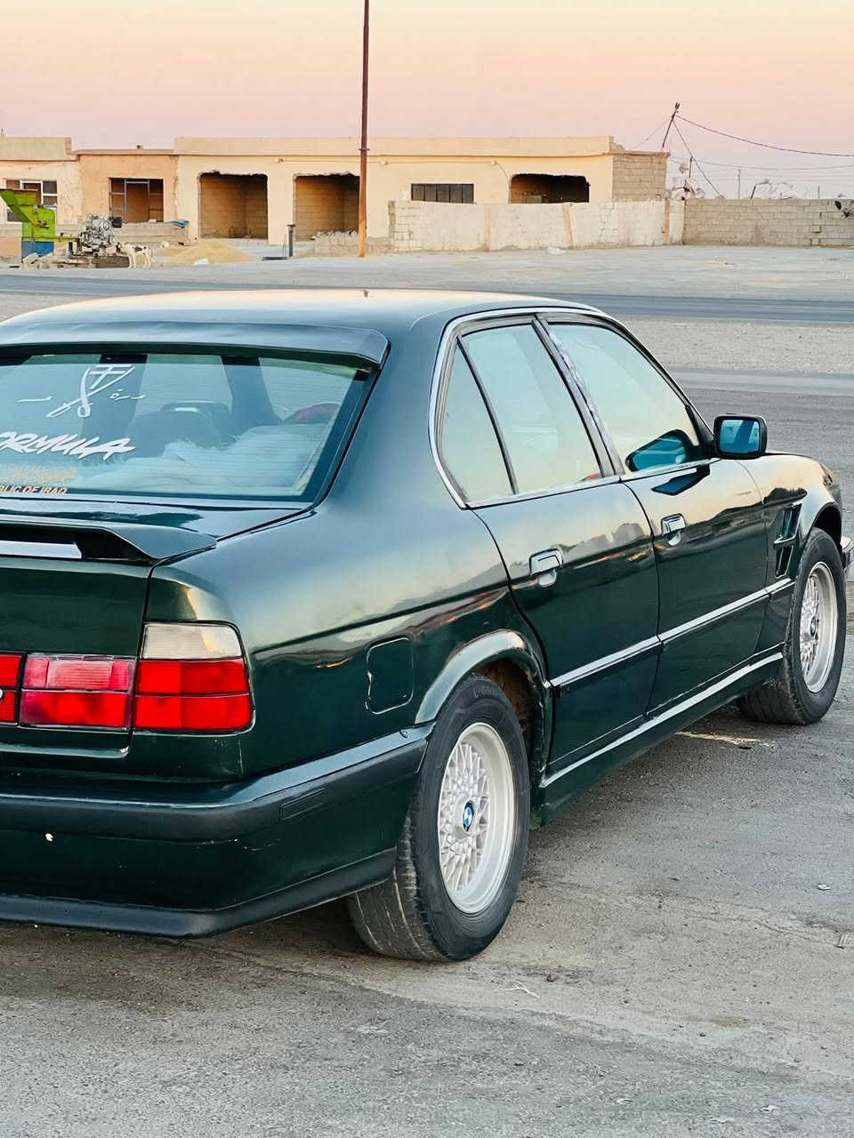 السلام عليكم للبيع او مراوس  BMW /
520/ اصل 
مكينه 525
كير عادي 
موديل 1991 لون زيتوني 
رقم بغداد مشروع وطني 
كير مكينه صدر شرط 
كهربائيات شغاله مابيها نقص 
ويل خليه بلادي 
سياره جديده بمعني الكلمه 
فول نشاط 
ترايها 200 
تبريد كامل نقص غاز فقط 

السعر 43$$/وبيها مجال 
رقم الهاتف / ***********
العنوان صلاح الدين تكريت
