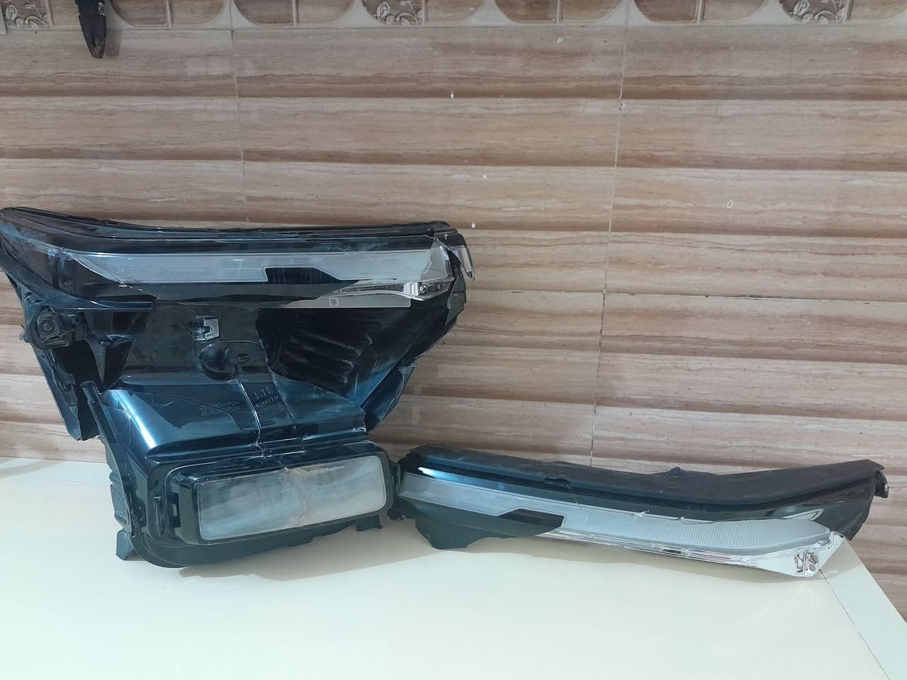 لايت ترافرس تفصيخ ٧ خطوط z71 و Rs و LT يشتغل الكارت والخريطة جدد بس الجامة والكفر بيهن كسر 
***********
