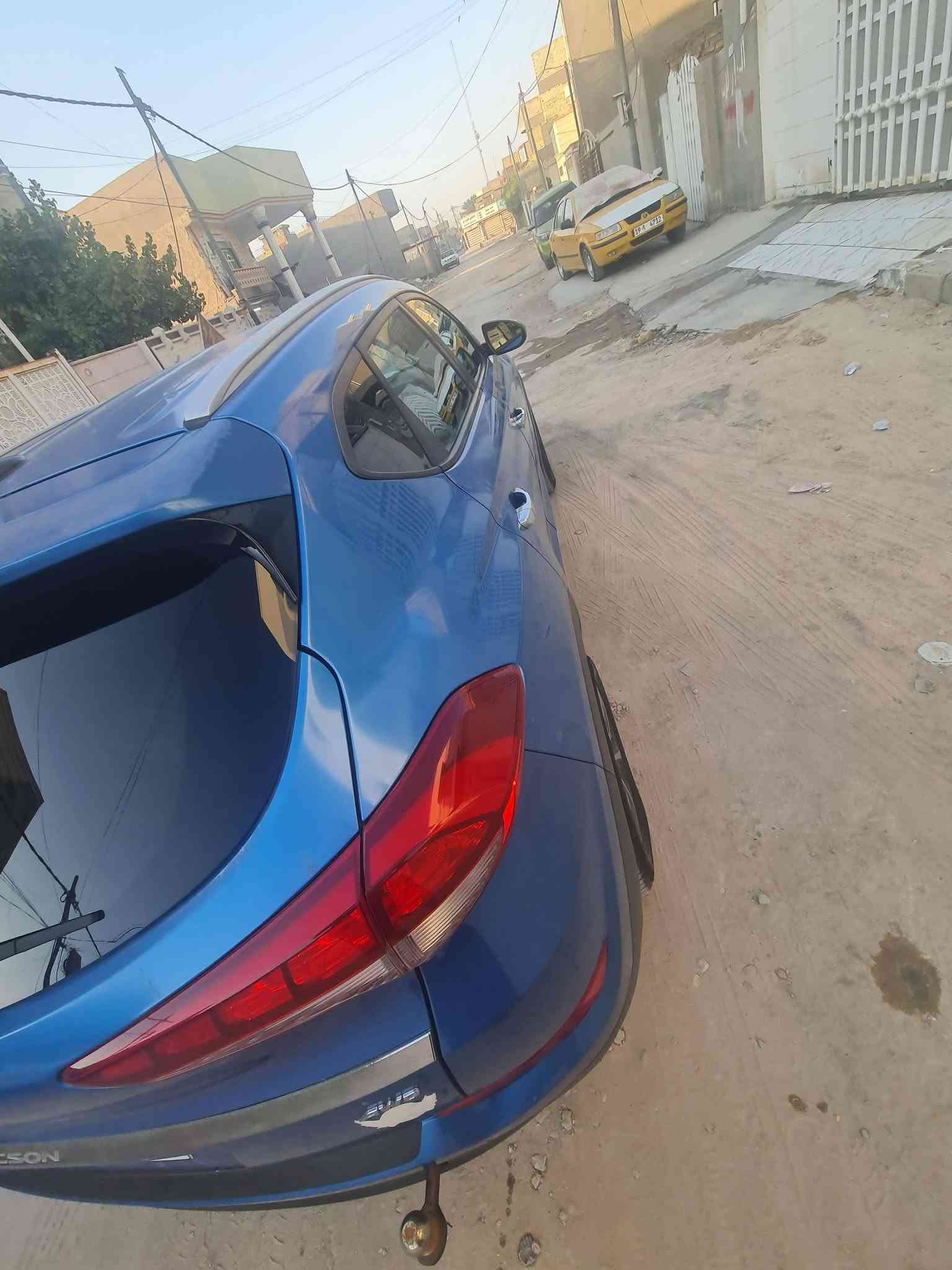 السلام عليكم 
للبيع هونداي توسان 2017 وارد أمريكي حادثها فقط البنيد وبيه بارد بقبق الجنطة 
محرك 2000 
ماشية 74 ألف 
مكانها بابل الحلة 
للإستفسار ***********
