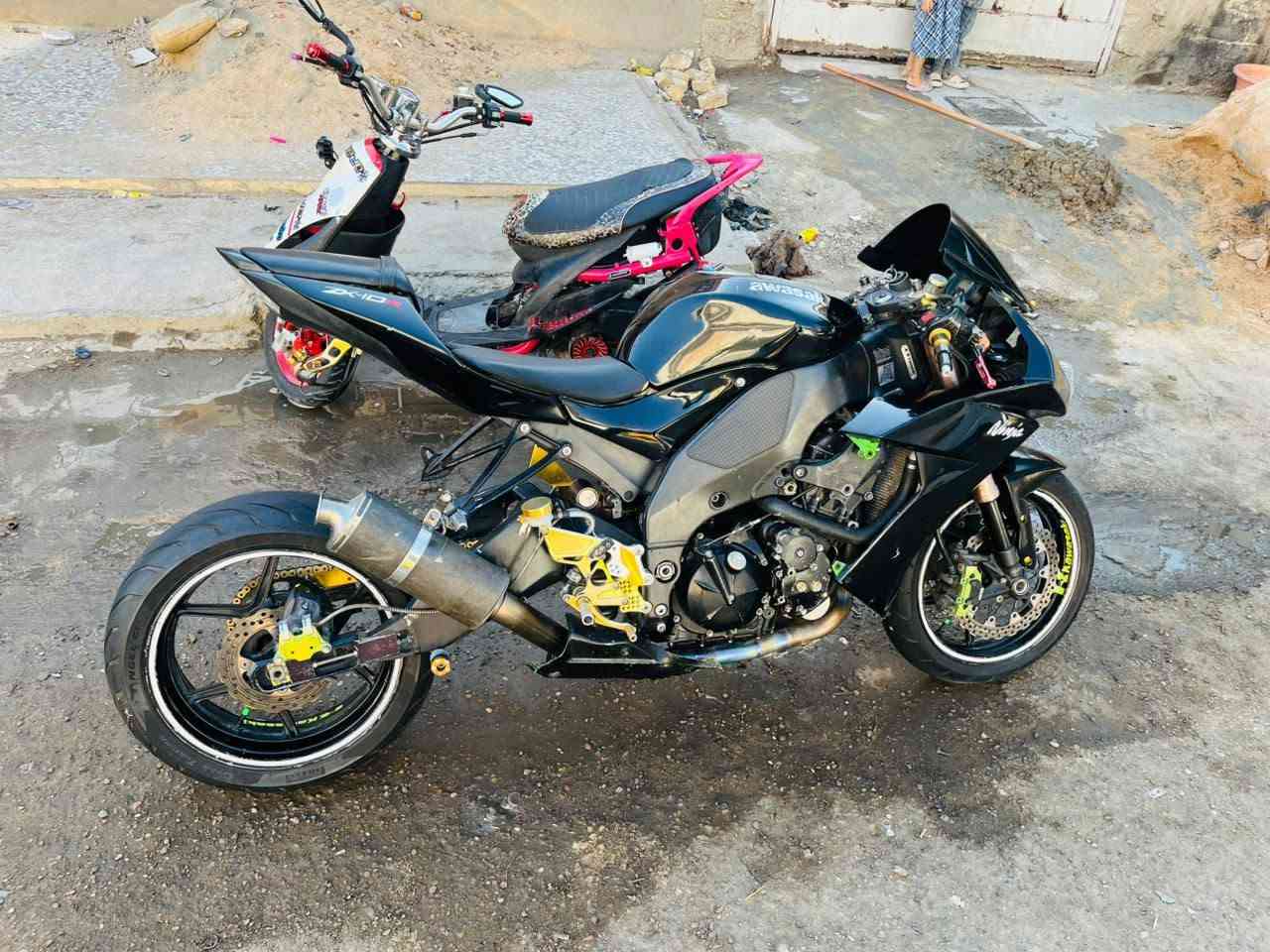 كاوسكي zx10R 20081000cc مكينة  سايز 10 شلعة ومعدل هاون  مزوعة تزويد كهربايات كلها شغالة سعر 20 وبيها مجال استفسار  *********** اتصال او واتساب
