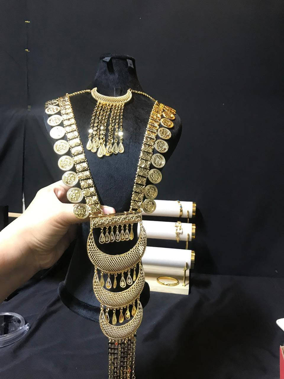 سلام عليكم كراسي جابر للبيع عدد ٤ ابيع مفرد وابيع شلعه ٦٥ واصل يجي وياهن تراجي هنه طوال  بلحقيقه بس اني مزخرتهن اليريدهن يكتب تم
