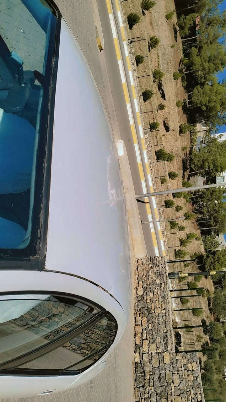 سەنی سامسۆن لۆک
ماشاءاللە سەیارەکە زۆر جوان تۆکمەیە تەقەو ڕەقەی نییە 
گێڕو مەکینەی بەشەرت  گێڕ ئۆتۆماتیک هیج دەعموو لێدراوی نییە گشت گیانی بەشەرت سەقف وکەڤەر بەشەرت  ئەی بی ئێسە چاڵو شوختی نییە  مەسروفی نییە نرخی 53 مەجال 
***********
