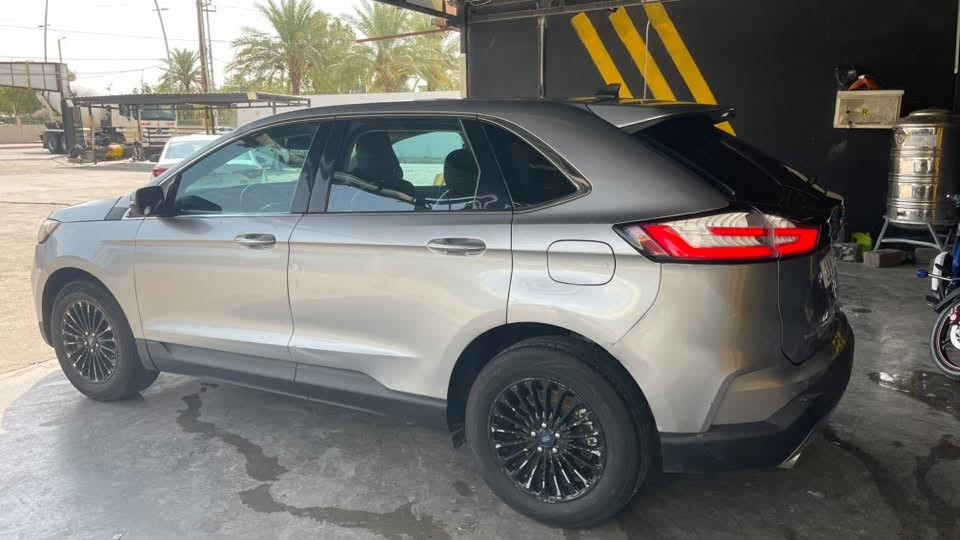 :
🚨 للبيع مستعجل | Ford Edge 2022 🚨

🔥 فورد إيدج موديل 2022

▫️ اللون: فضي

▫️ الممشى: 80,000 كم وقابل للزيادة

▫️ المحرك: 2.0L EcoBoost تيربو

▫️ ناقل حركة: أوتوماتيك 8 سرعات

▫️ نظام الدفع: دفع رباعي AWD

▫️ مقاعد جلدية مع تحكم كهربائي

▫️ شاشة SYNC وبلوتوث

▫️ كاميرا خلفية وحساسات

▫️ إضاءة LED

▫️ مثبت سرعة ومواصفات أمان متعددة

▫️ السيارة بحالة جيدة وجاهزة للاستخدام

⚠️ ملاحظات الضرر – 4 قطع:

باب أمامي + باب خلفي + جمالغ خلفي (صدام خلفي) + باب الجنطة.

📍 المعاينة: الأنبار – الرمادي

📞 للتواصل: ***********

💰 السعر عند الاتصال

🔥 البيع مستعجل – للجادين فقط

نص مكتوب في الصور:
- للبيع مستعجل Ford EDGE 2022 سيارة عائلية مريحة وموثوقة مواصفات مميزة حالة جيدة الموديل 2022 عداد الكيلومترات 80,000 كم وقابل للزيادة المحرك 2.0L EcoBoost تيربو ناقل الحركة أوتوماتيك 8 سرعات نظام الدفع دفع رباعي AWD مساعد البقاء في المسار مثبت سرعة إضاءة LED أمامية كاميرا خلفية وحساسات مقود متعدد الوظائف شاشة لمس نظام مع SYNC مكيف هواء قوي ثنائي المناطق مقاعد جلد بتحكم كهربائي ملاحظات الضرر الضرر 4 قطع: باب أمامي باب خلفي جمالغ خلفي (صدام خلفي) باب الجنطة (الباب الخلفي) السيارة شغالة وبحالة جيدة ولا يوجد تأثير على الشاصي للتواصل *********** المعاينة الأنبار - الرمادي
- 077617