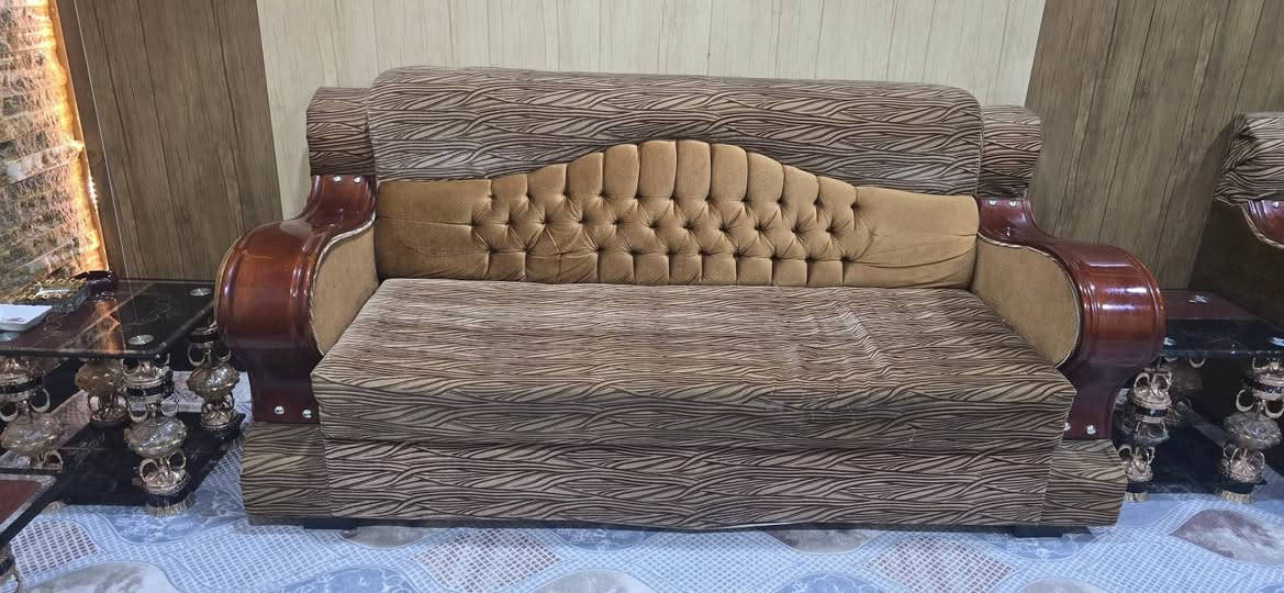 السلام عليكم. تخم قنفات كامل  مع طبلاته نضافه ٩٨  👍مثل الصوره 
للتواصل 
***********
