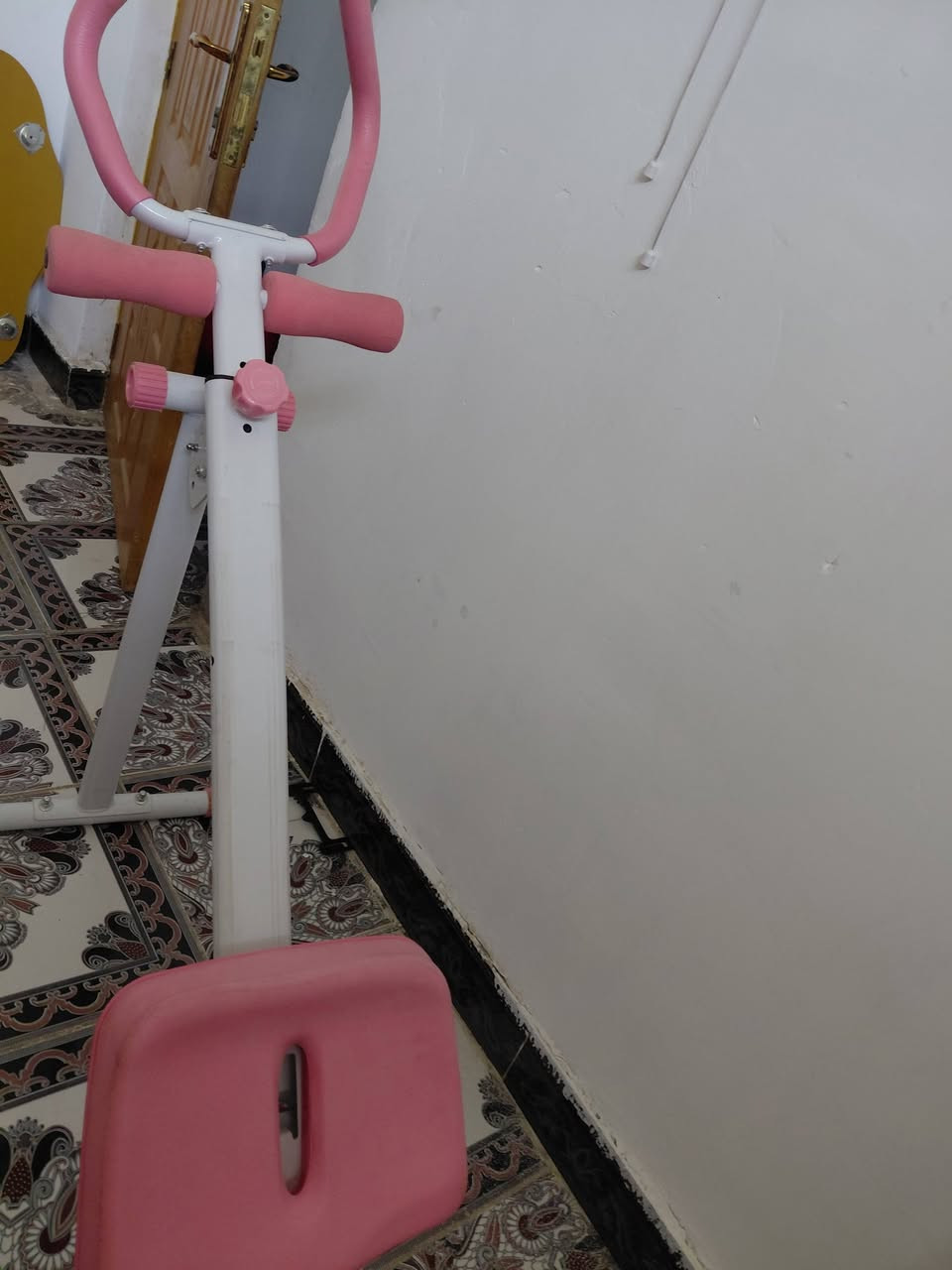 هذا الجهاز هو جهاز تمارين البطن والجسم المتعدد الوظائف (4 في 1) المصمم لشد عضلات البطن وتقوية عضلات الجسم في المنزل
السعر 30000
