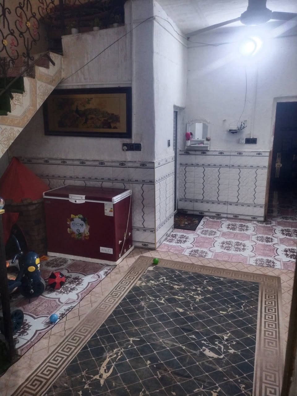 بيت 160 متر قاط واحد  للبيع يتكون من 
استقبال ومطبخ وصاله وغرفه واحده 
وصحيات داخلية وخارجيه وبي كراج كلش جبير 

المنطقه حي الشهداء شارع مكتب الغاز  قرب المدرسة الصينيه 

***********
