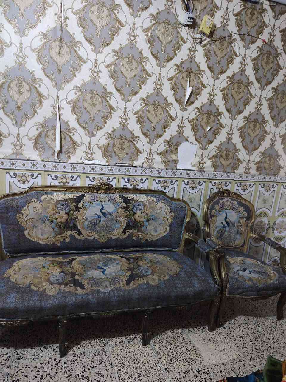 سلام عليكم عندي طخم للبيع مستعمل نضيف  يحتاج ترتيب سعر حيل رخيص 75 الف يا بلاش ***********
