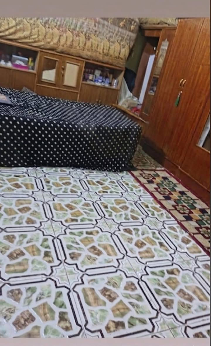 السلام عليكم
عندي بيت للبيع 
المساحة 105م 
العنوان : حي القاهرة الأولى خلف حديقة النخيل 
الرقم : ***********
