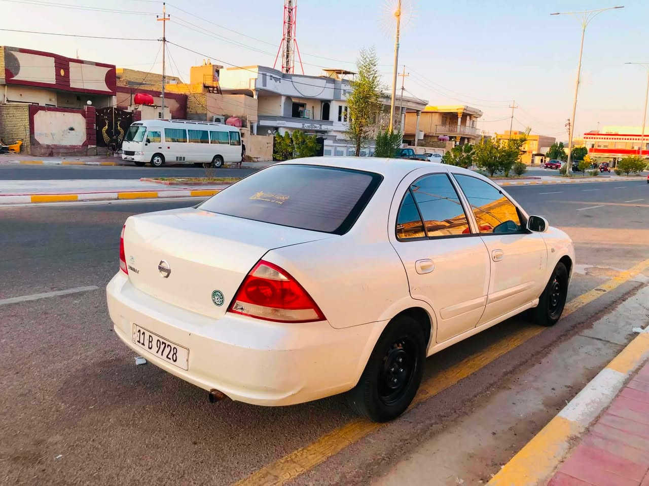 السلام عليكم
للبيع سياره سني نيسان 
موديل 2008
رقم بغداد باسمي تحويل ثاني يوم
تبريد ثلج 
 كير ومحرك مكفول
مكينتهاا 1600
شاشه 
كشنات جديده 
المكان واسط / قضاء الموفقيه
الاستفسار الاتصال على الرقم 
***********
