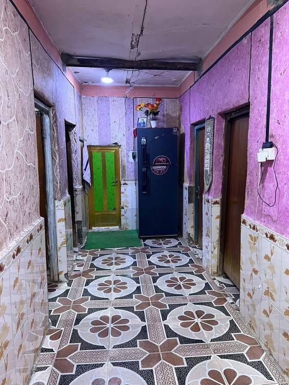 🏠 للبيع بيت سكني مميز في الحي العسكري

بيت مرتب وجاهز للسكن، بمساحة كلية 240 م²، بناء قديم ومحافظ عليه، والبيت عكادة وقطره ما يذب، مرتب ونظيف وينسكن مباشرة.

🔹 تفاصيل البيت:
• 3 غرف
• هول
• صالة
• ديوانية
• مجاري كاملة
• شارع مبلط
• خدمات متوفرة

📍 الموقع: الحي العسكري
🏫 قريب من مدرستين: ابتدائية ومتوسطة، مما يجعله مناسب جداً للعوائل.

✨ بيت عملي ومرتب، موقعه خدمي ومناسب للسكن، وتتوفر حوله الخدمات الأساسية.

📞 للجادين والاستفسار عن السعر والتفاصيل، مراسلة خاص او تصال على رقم 
***********
