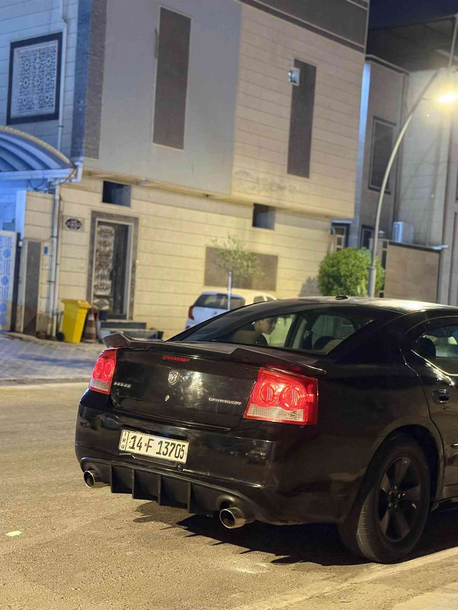 لسلام عليكم جارجر 2009 رقم بصره نكليزي الجديد باسمي سنويه مجدده 2030 سياره مكفوله من الضربه والتبديل والصبغ ما عدا الدوار مال المداكر لاكطين خياسهم وشويه يم الجامه الاماميه  والباقي كفاله محرك 3500 وكير وتبريد مكفولات 
السياره نضيفه  وباب   السعر 105 
***********مراوس حسب القناعه
