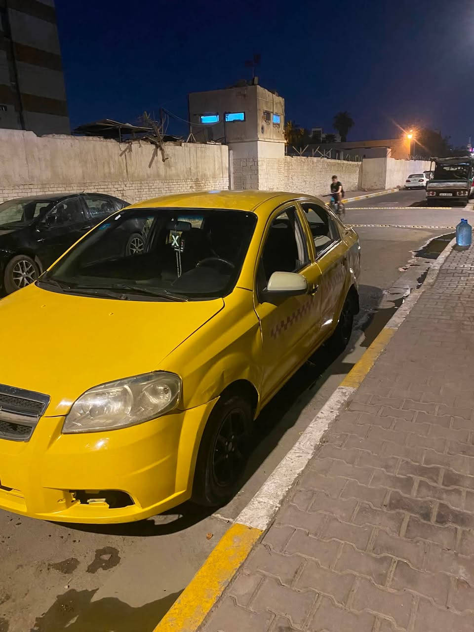 السلام عليكم شيفروليت أفيو موديل ٢٠٠٨ رقم إنكليزي جديد محرك وكير محور كورله بيه خيط تبخير كلش قليل ماتنقص دهن مصبوغه عام جماليه باتري جديد صدر جديد مصفره غرمات كلشي ماعليه السياره السعر ٣٥ وبيه مجال قليل ***********
