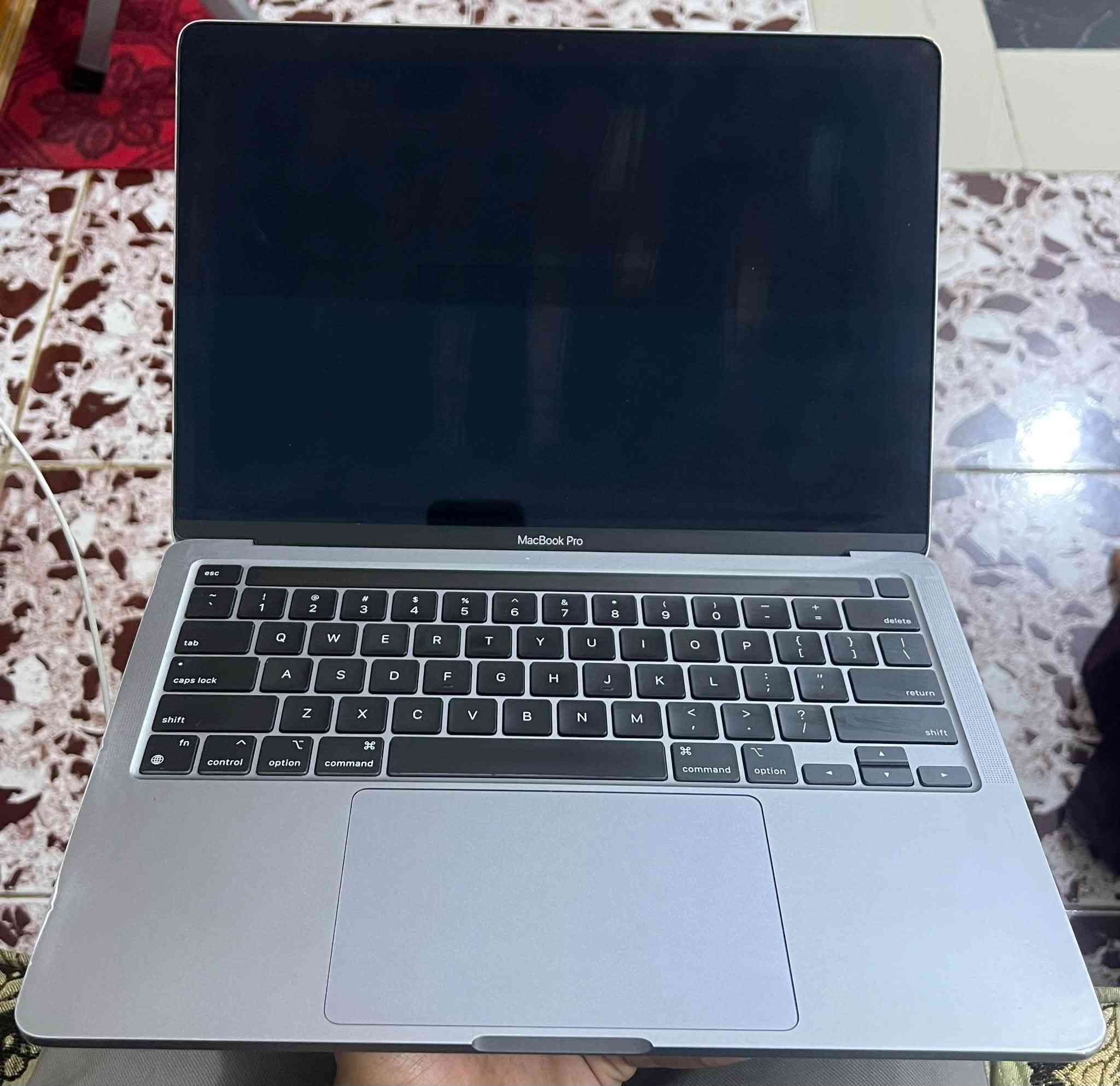 للبيع: MacBook Pro M1 (2020)
المواصفات: شاشة Retina 13.3 إنش | معالج Apple M1 | رام 8 جيجابايت | تخزين 256GB SSD | شريط Touch Bar وبصمة Touch ID.  

 الحالة: نظيف وبحالة جيدة 85%.
 السعر: 1،000،000 مليون .
 المكان: بغداد - البياع.
 للتواصل:
 اتصال: ***********
 واتساب: ***********

🔴 لا اتواجد على الماسنجر

