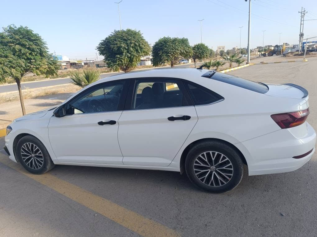 jetta 2019 s
رقم و سەنەوی و هزە جدید 
سەیارەکە کلینە بێ بویاغ
مکینەی 14 مەرغوبە 
سەیارەکەبێ مسروفه
تەنیا 80 مایل روشتوە
چوار تایەی جدید 
نرخ 134 ورەقە 
رقم| *********** اكر, نينوى
