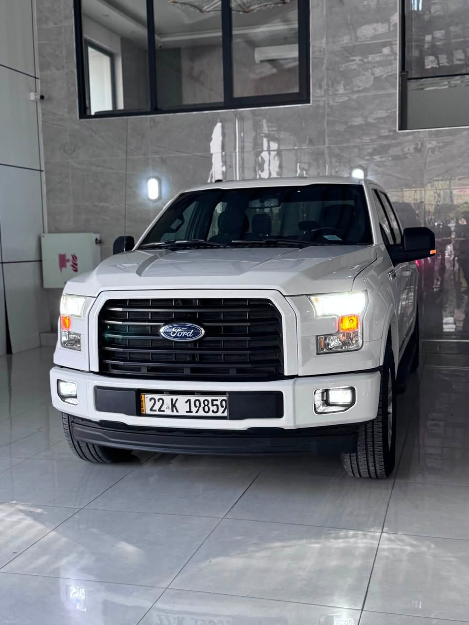 بسم الله الرحمن الرحيم 
للبيع 
فورد F 150 
المواصفات XLT 
باب طويل بودي قصير المرغوب 
گير ارضي
شاشه كبيره وكاميره 
اربعه تايرات جديد شاده جديد 
ادامه الصدر كامل
تحديد السرعة 
كود الباب ( رمز قفل الباب)
محرك 8 بستم مامفتوح بشرط بدون نقص  صوت وبخار 
سكليتر كهرباي
كشن أمامي كهربائي 
السياره داخل العراق كلين
يونيد وجامرلخ سبوغ بدون دواخل ومعجون 
رقم والسنوية جديد اربيل الدولي 
السعر 198$ 
*********** السياره محافظة السليمانية
