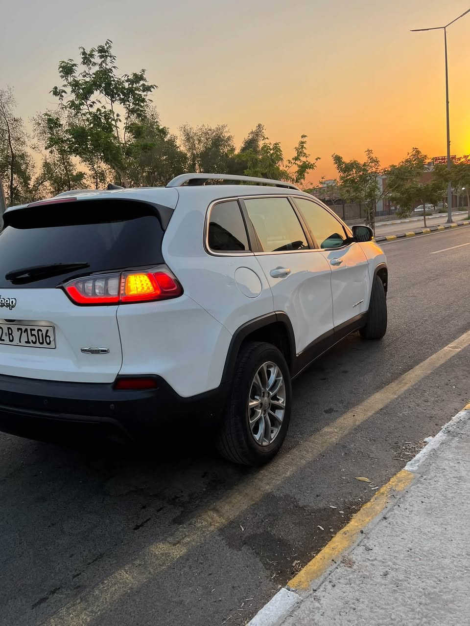 🚘 للبيع جيب شيروكي بزون موديل 2020

🔹 المواصفات:
• بصمة
• كشنات جلد
• CarPlay
• مكينة 2400 تنفس طبيعي
• تخم تاير جديد
• صدر جديد

🔧 الحادثة:
ربع جاملوغ + نص البنيد
❌ لا لغد
❌ لا شاصي
❌ لا إيرباك

✅ مكفولة المكينه والكير والتبريد
✅ السيارة كاملة وما بيها أي نقص
✅ فقط شخوط خفيفة
✅ عليها جميع الإضافات

💰 السعر: 132 ورقة — وبيها مجال
📍 المكان: بغداد
📋 الرقم: أربيل وبسمي

📞 للاستفسار: ***********
