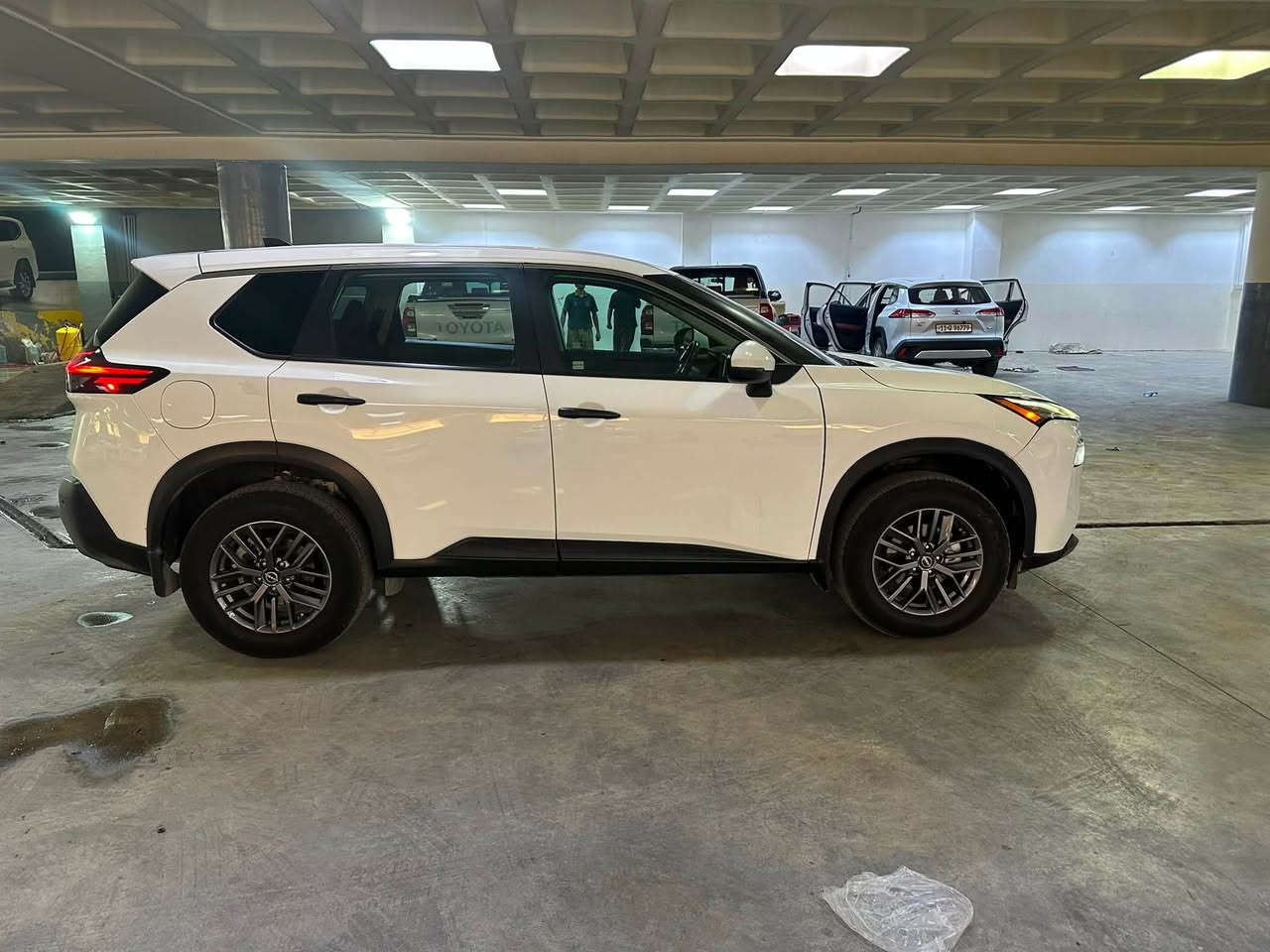 نيسان روج وارد كندى مواصفات S-4WD مواصفاته معروفه  موديل 2023 رقم سليمانيه السنويه باسمى نظيفه كلش ومكفولة ماعدى تبديل جاملغ جهة السايق وبدون اى نواقص وبشرط رقم الشاصى والسونار موجود بالمنشور سعرها 220 ورقه وبيهه مجال للشراى اتصال *********** وشكرا

