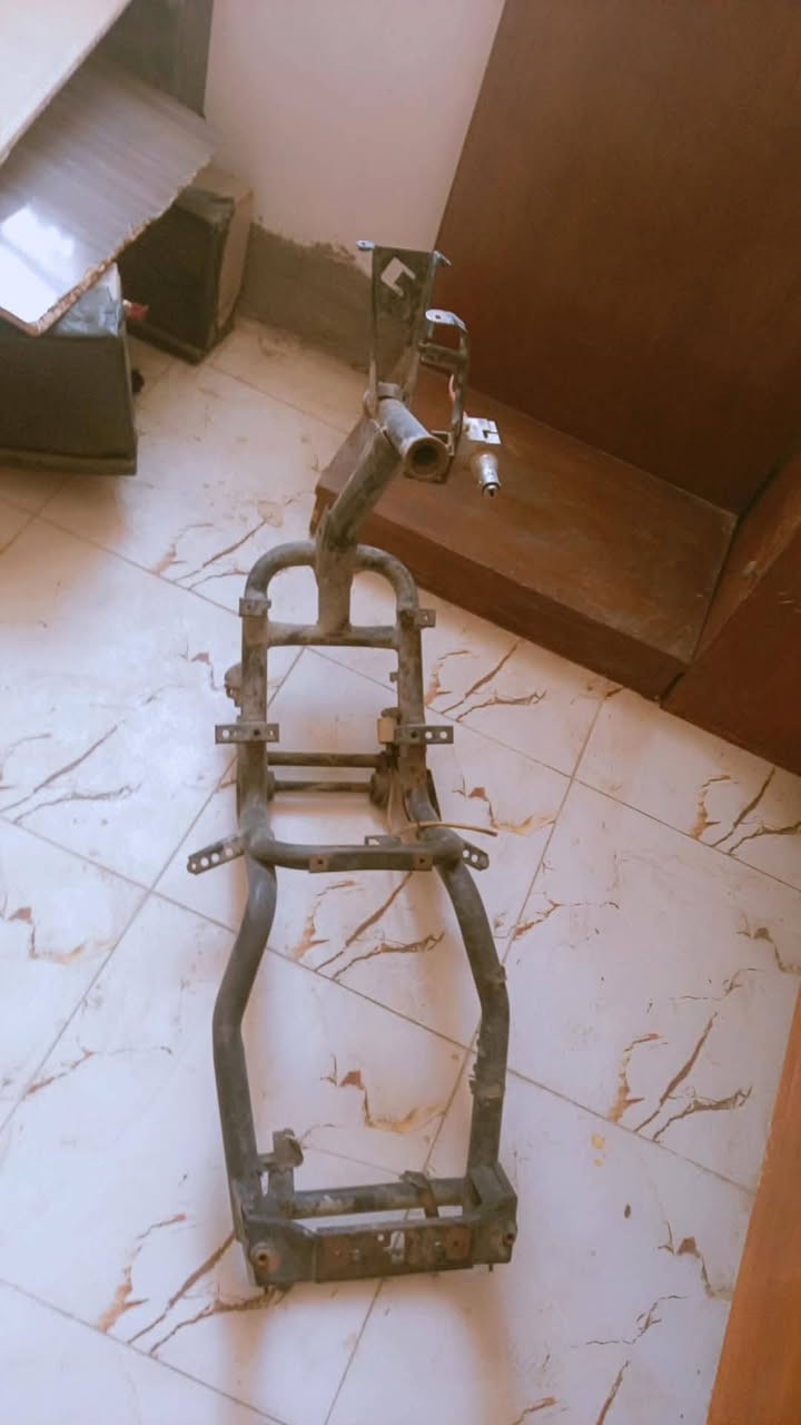 شاصي ماكس عدله للبيع 🤍🙂 او مراوس بتايرات ماكس عنون كربلاء حي السكان العسكري ***********

نص مكتوب في الصور:
- شاصي ماكس عدله للبيع