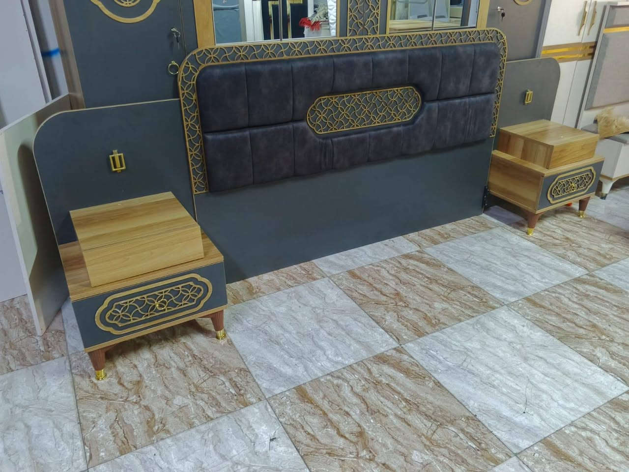 غرفه للبيع سعر ٦٥٠ بيها مجال عنوان كركوك ***********
