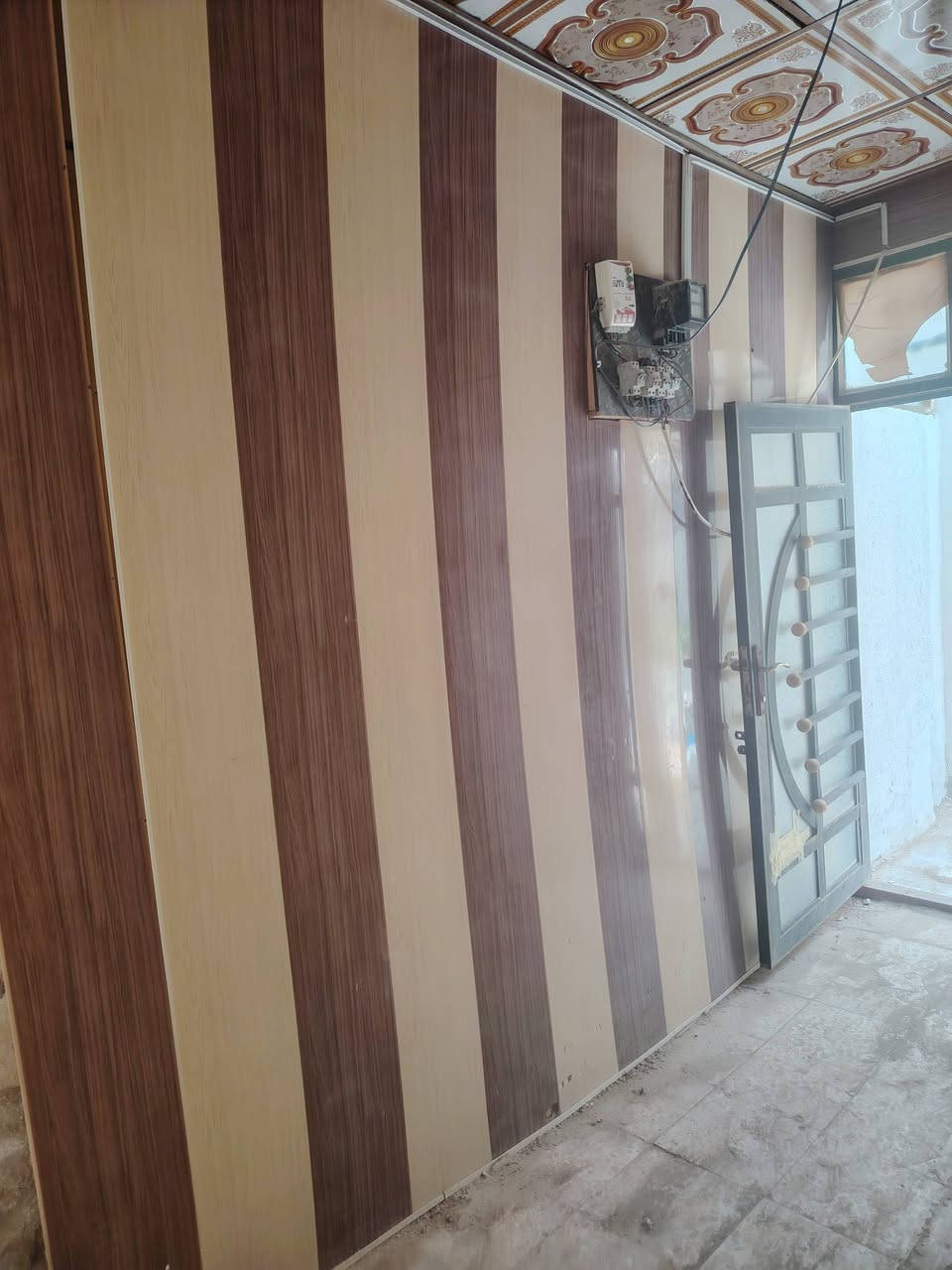 بيع مستعجل سقف ثانوي وتغليف حايط ب٨٠ عرض ٤ طول ٧ أمتار المكان الحيرة ***********
